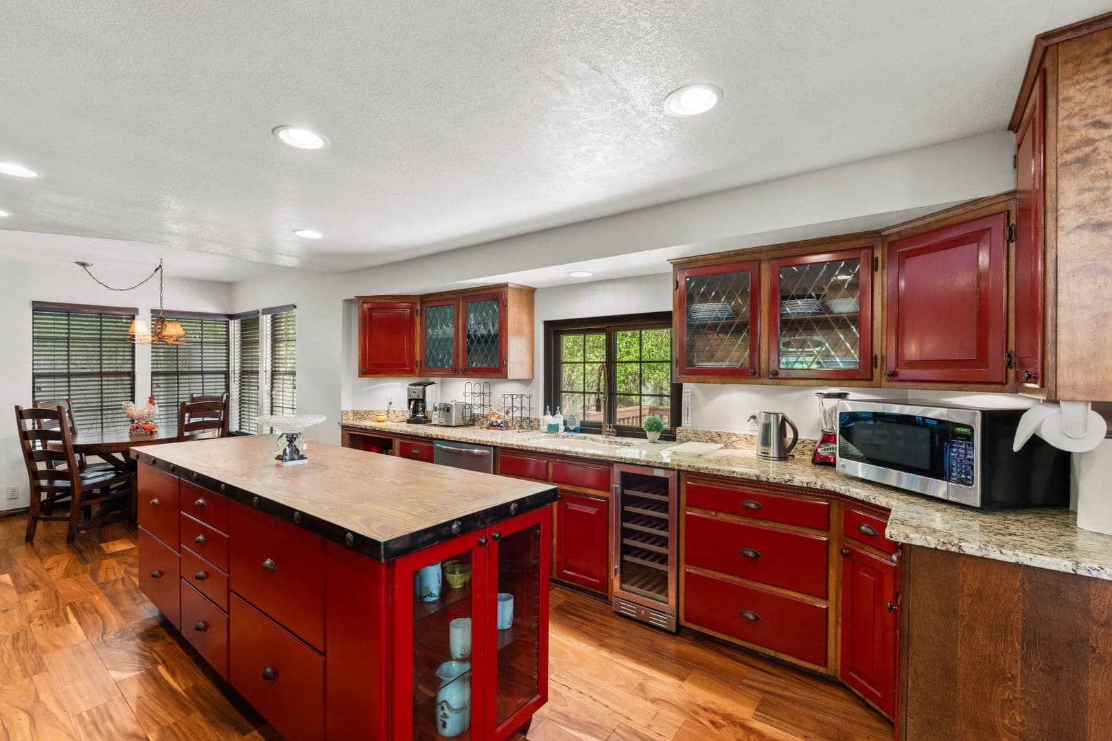 Lake Arrowhead House: 887 Talisman Ln
