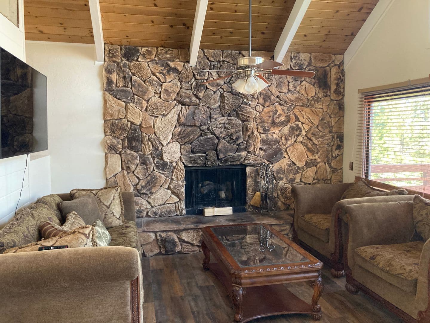 Lake Arrowhead House: 641 Virginia Ct