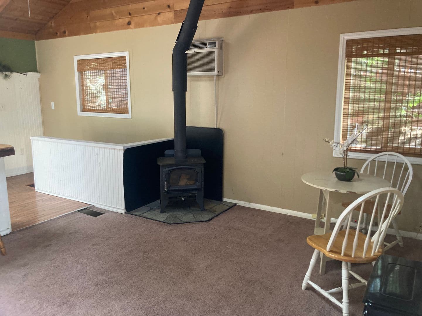 Cedar Glen House: 143 Western Dr