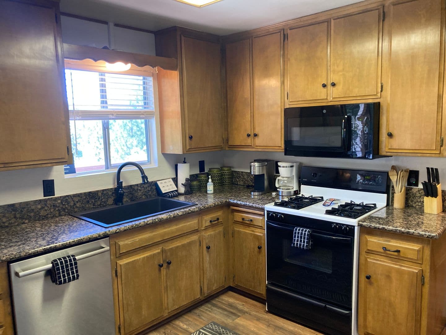 Lake Arrowhead House: 676 Grass Valley Rd