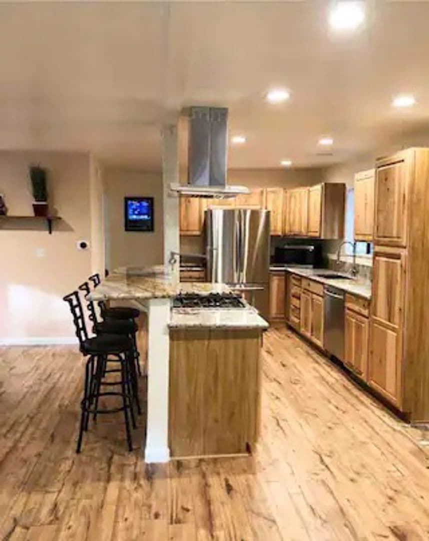 Lake Arrowhead House: 27957 Lakes Edge Rd