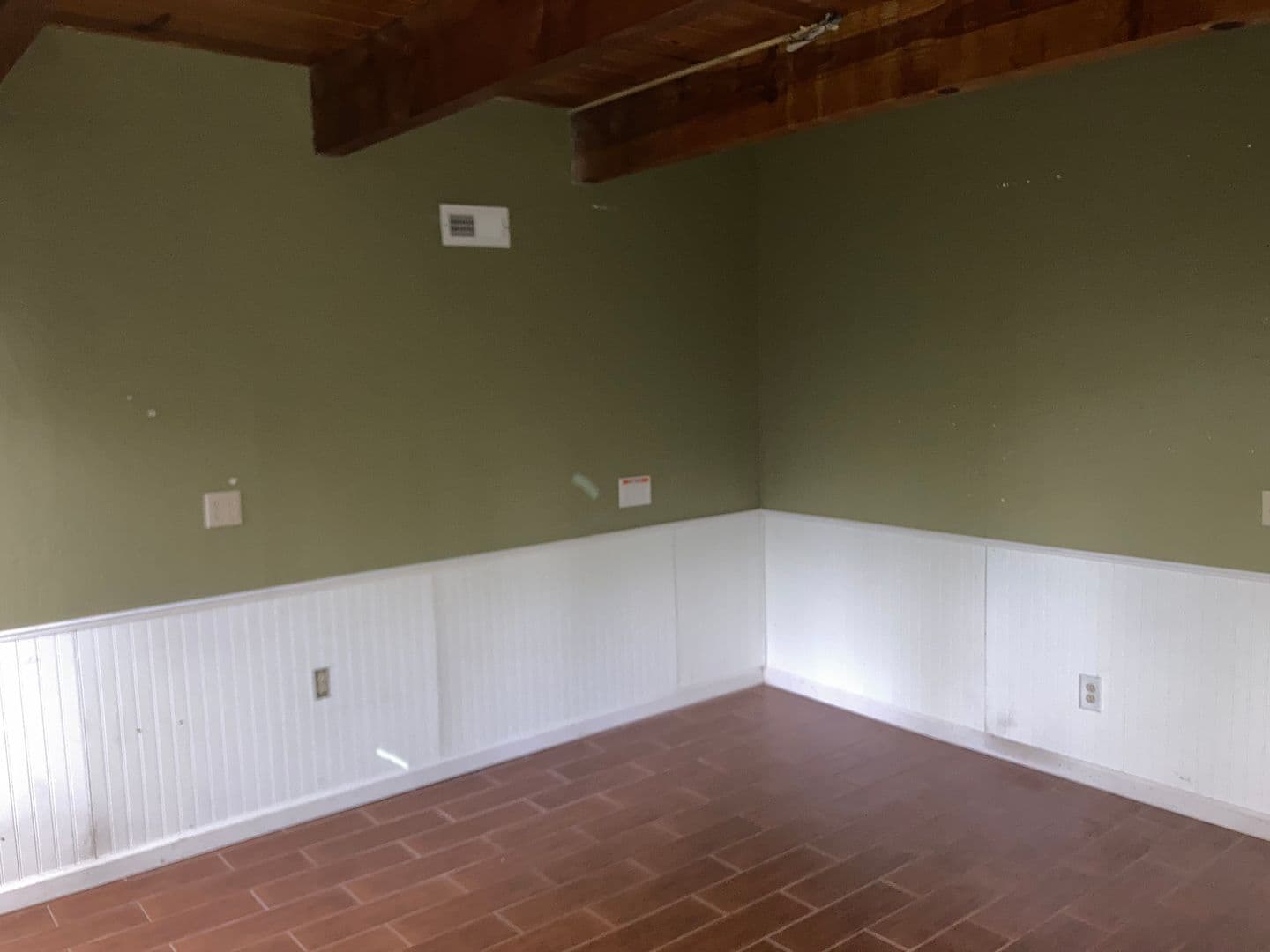 Cedar Glen House: 143 Western Dr