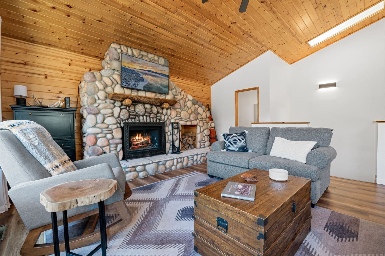 Big Bear Lake House: 43888 Yosemite Dr.