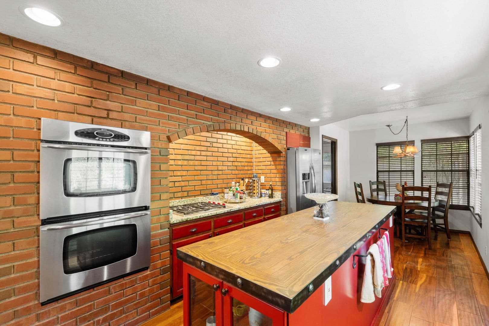 Lake Arrowhead House: 887 Talisman Ln
