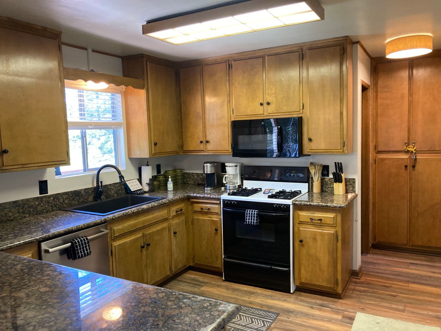 Lake Arrowhead House: 676 Grass Valley Rd