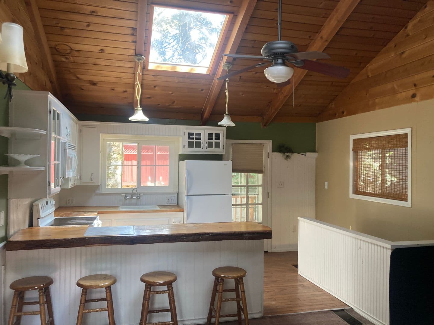 Cedar Glen House: 143 Western Dr