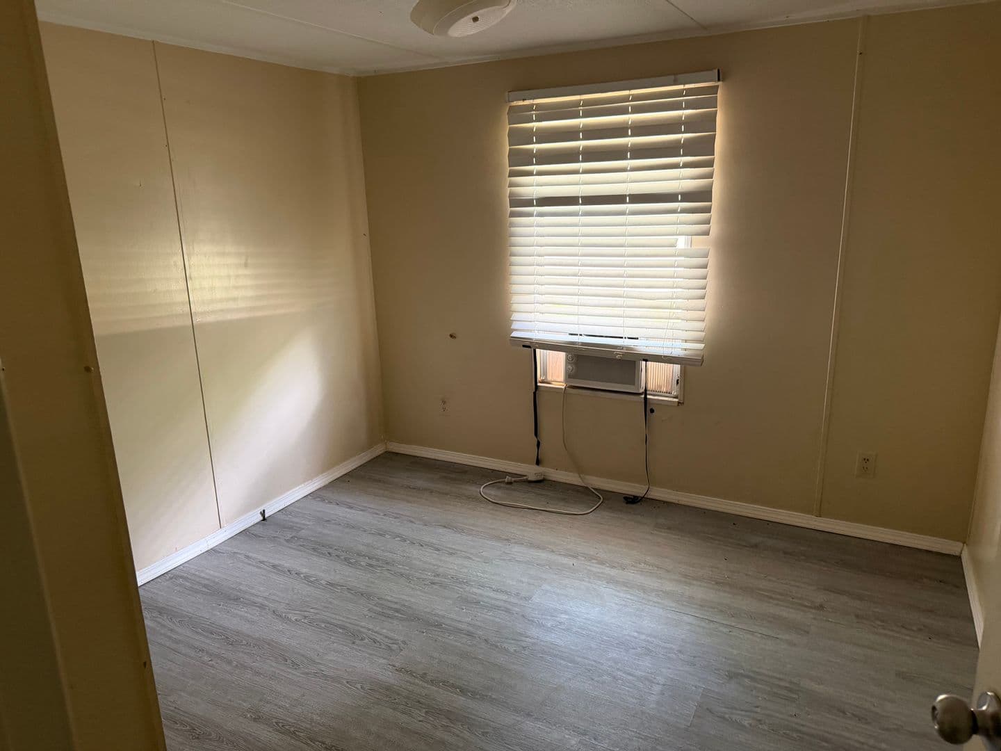 Irvington House: 12321 Lloyd Rd Lot 8