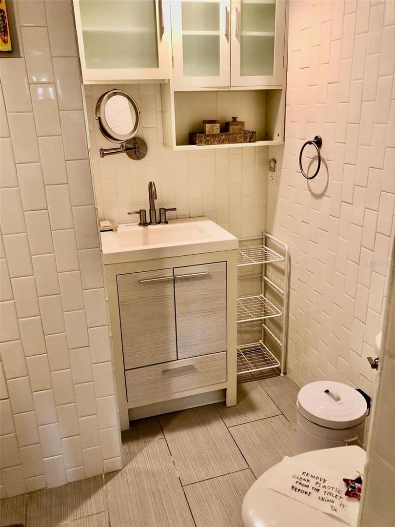 Venice House: 102 Capri Isles Blvd #106
