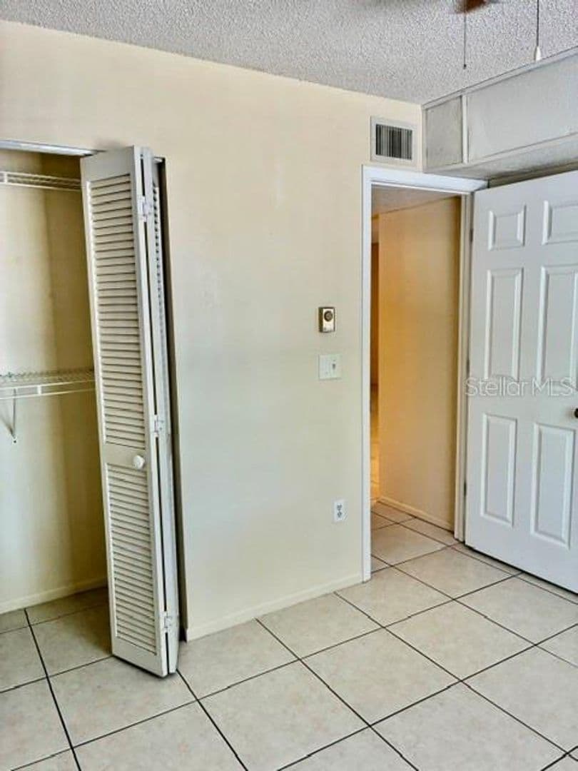 Venice House: 211 Airport Avenue, Unit 111