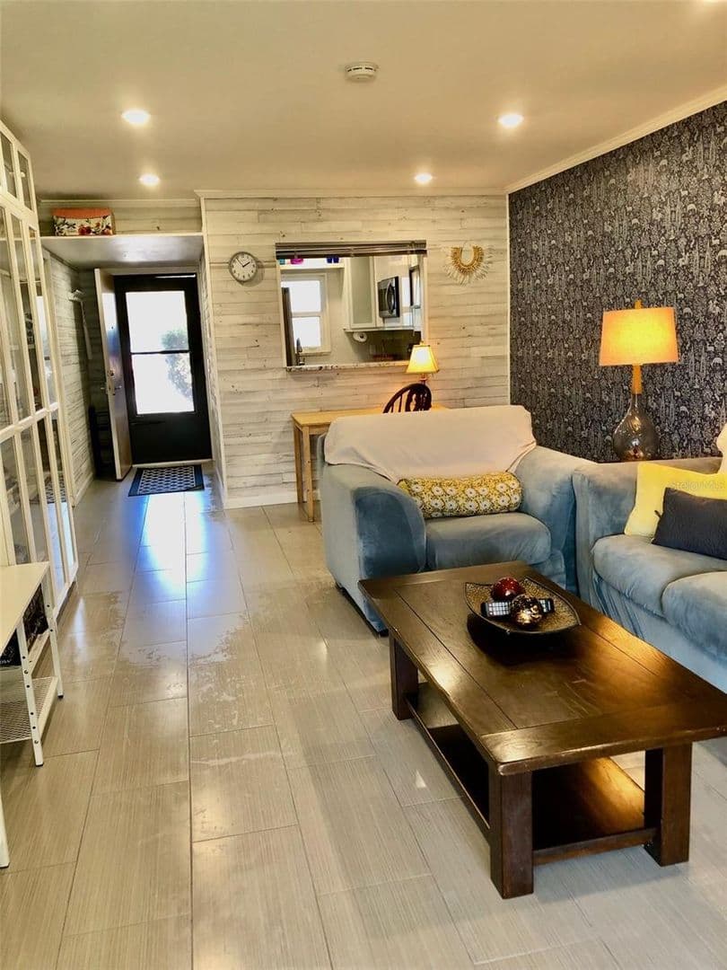 Venice House: 102 Capri Isles Blvd #106
