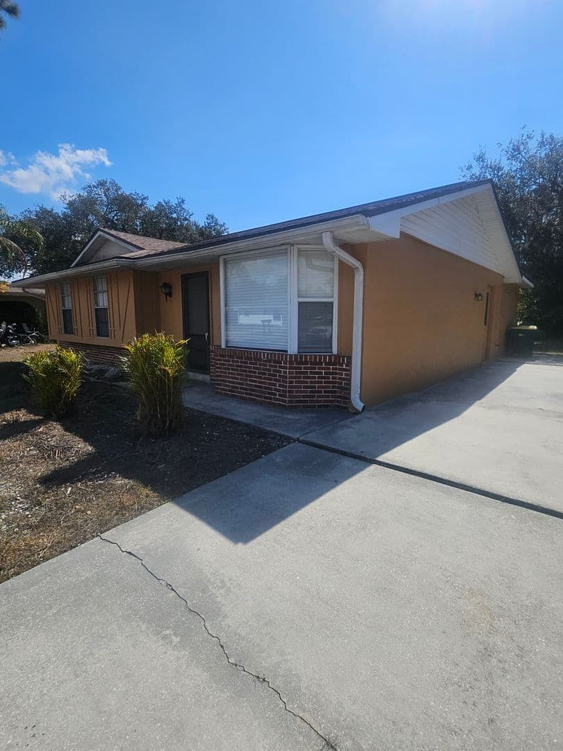 Port Charlotte House: 1225 Armsdale Avenue