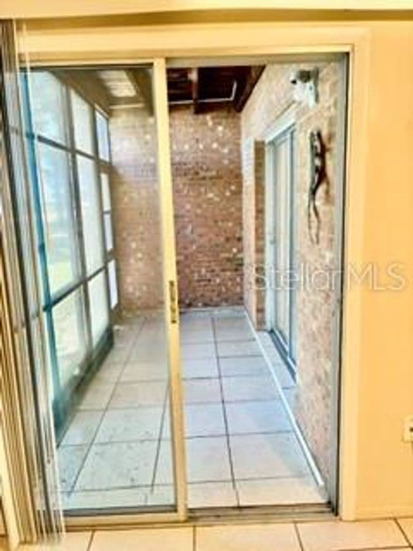 Venice House: 211 Airport Avenue, Unit 111