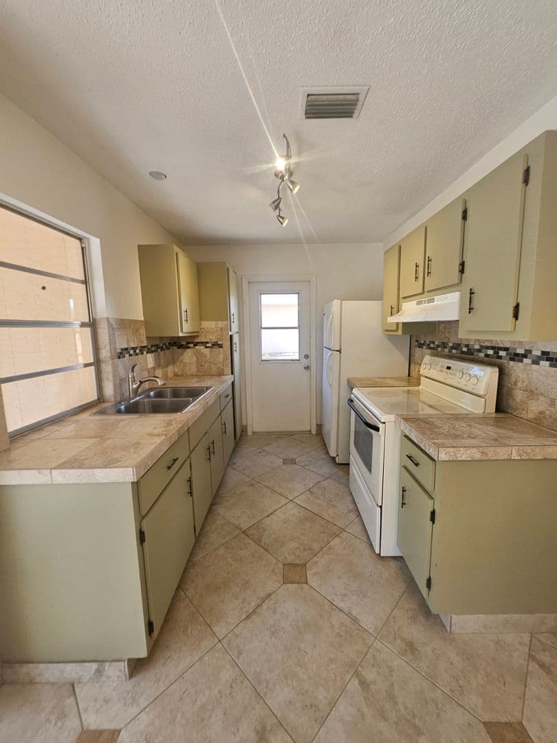 Port Charlotte House: 1225 Armsdale Avenue