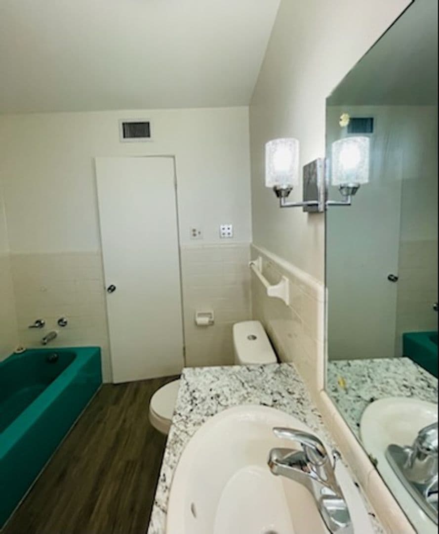 Venice House: 361 Sea Grape Road