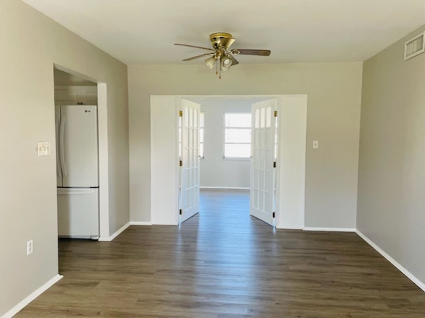 Venice House: 361 Sea Grape Road
