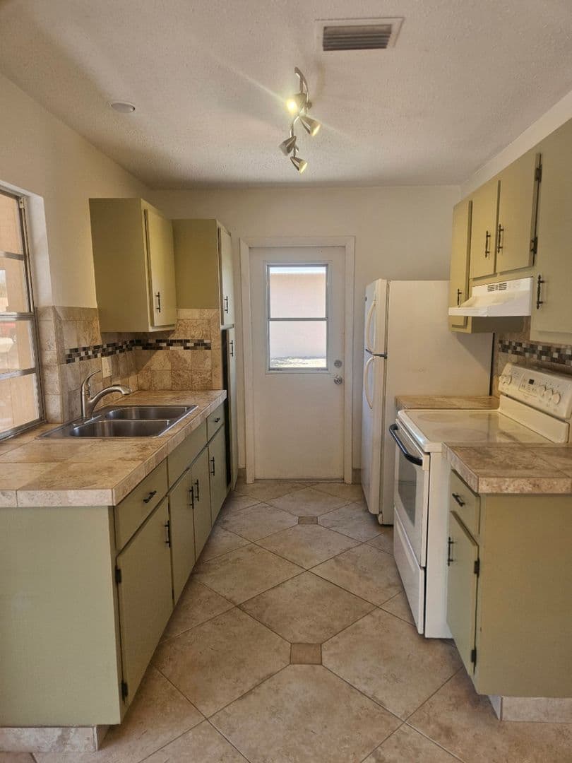 Port Charlotte House: 1225 Armsdale Avenue