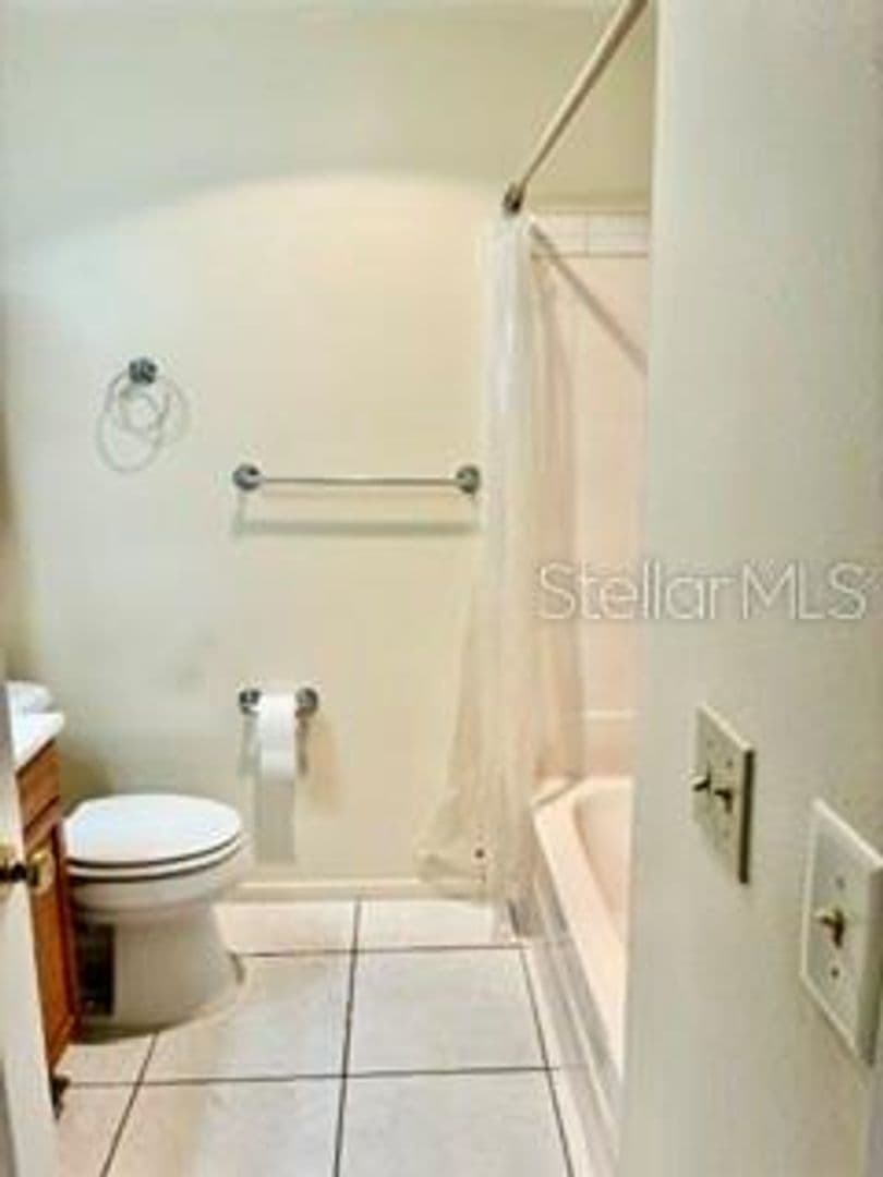 Venice House: 211 Airport Avenue, Unit 111