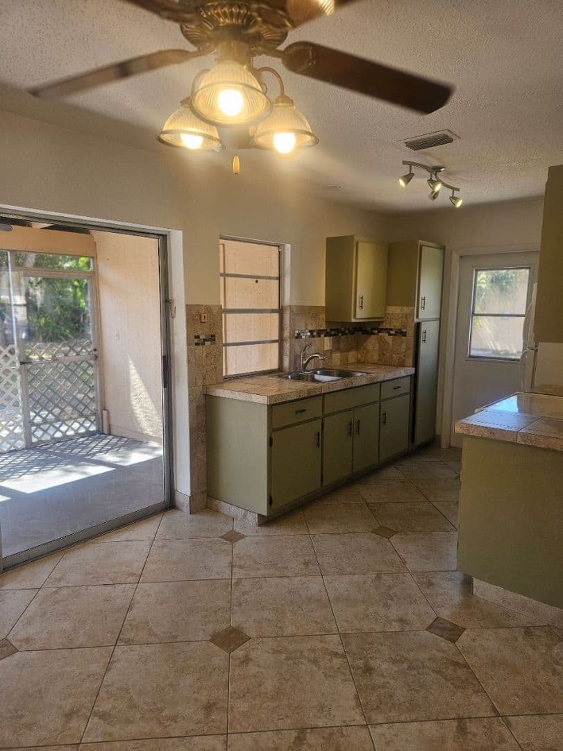 Port Charlotte House: 1225 Armsdale Avenue