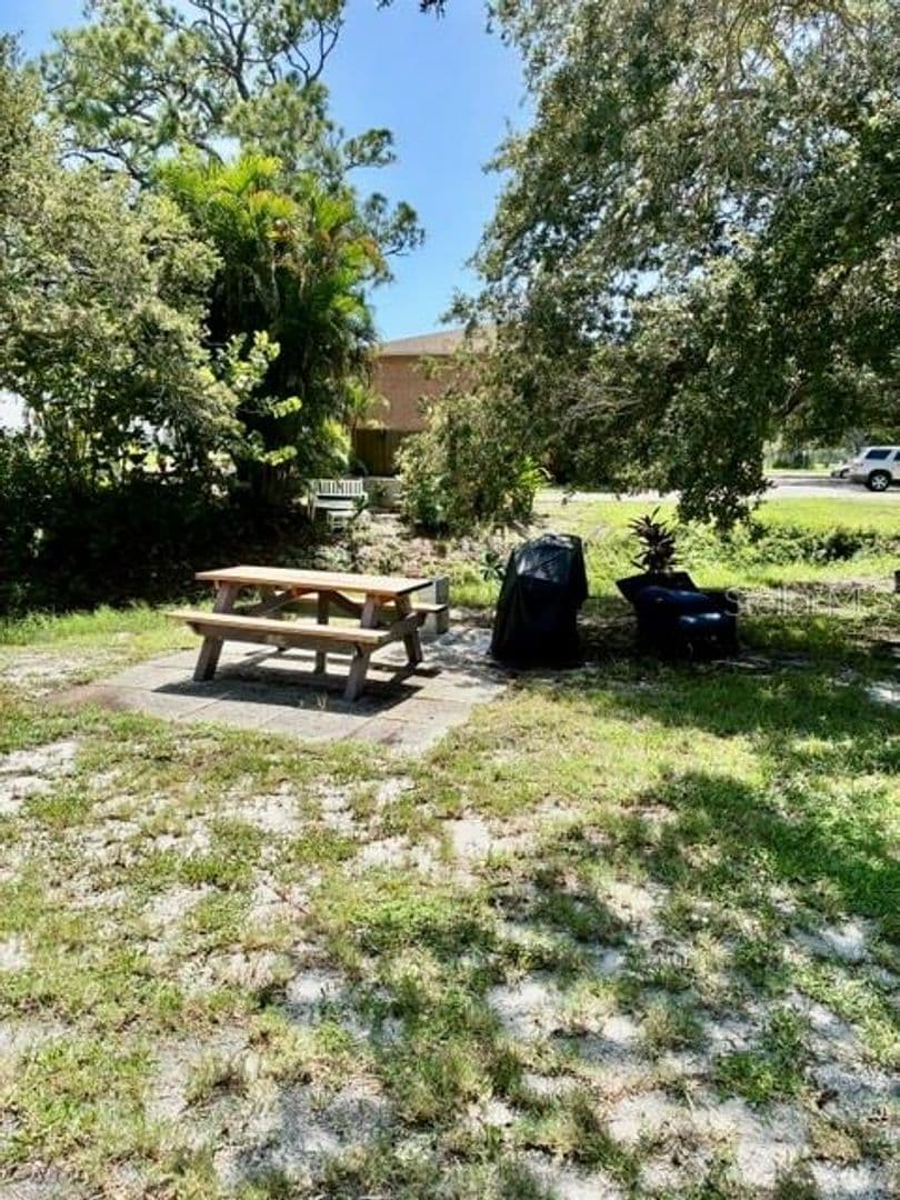 Venice House: 211 Airport Avenue, Unit 111