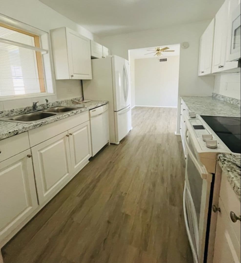 Venice House: 361 Sea Grape Road