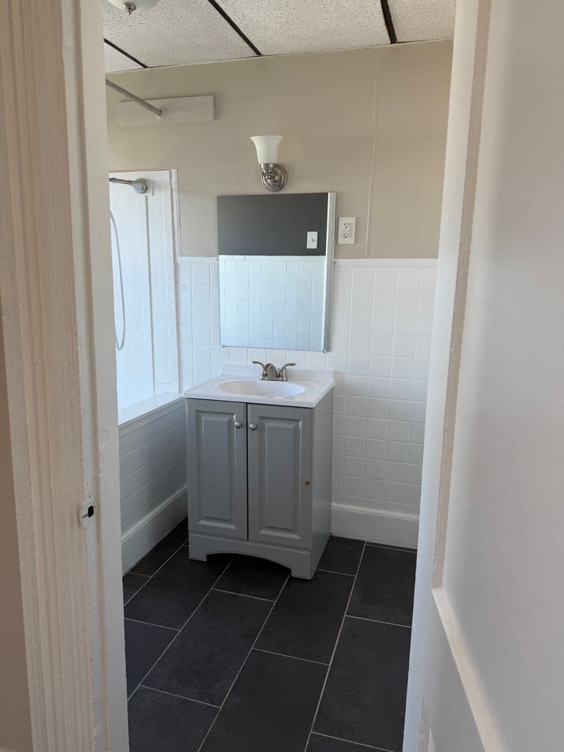Fall River Apartment: 772 Second Street
