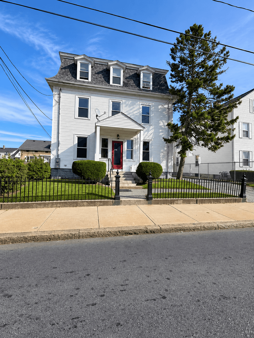 Fall River Apartment: 772 Second Street
