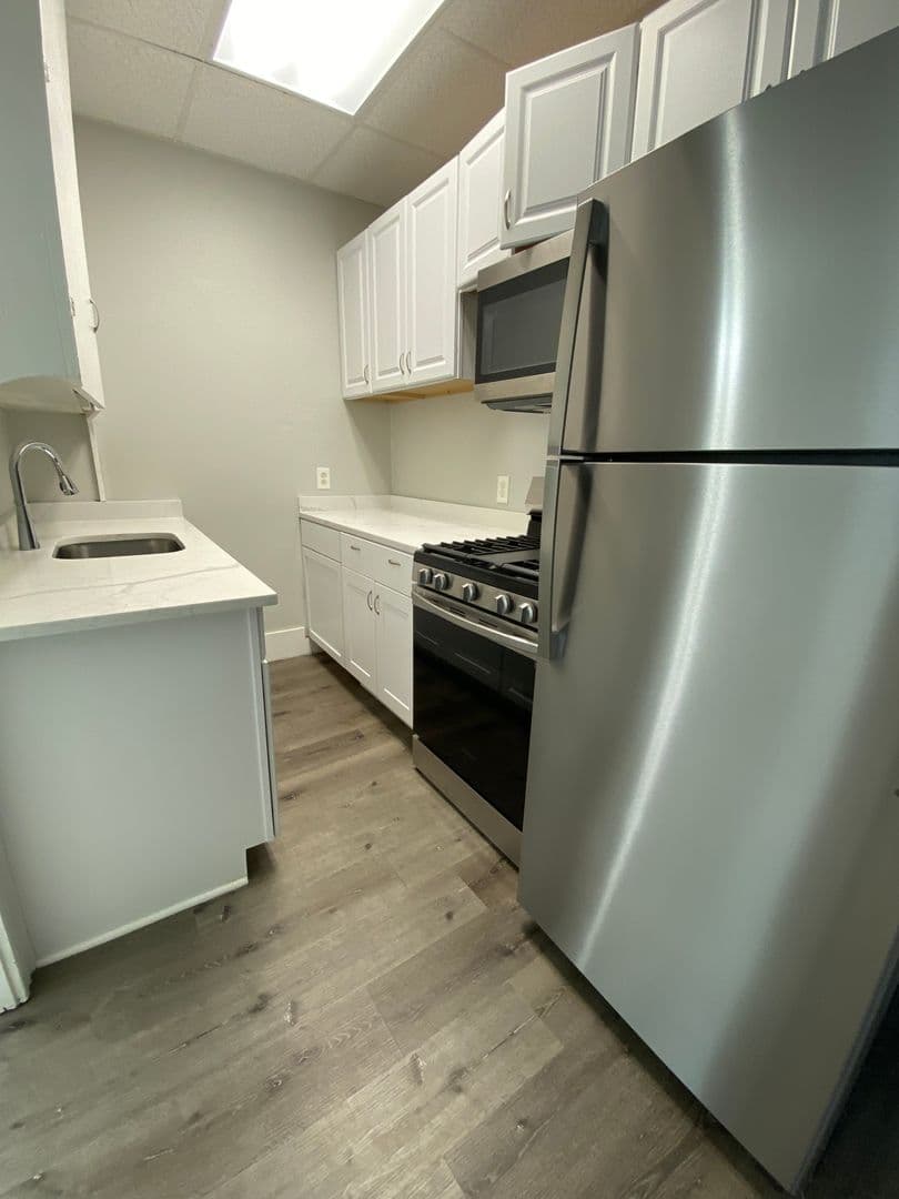 Fall River Apartment: 775 Plymouth Ave