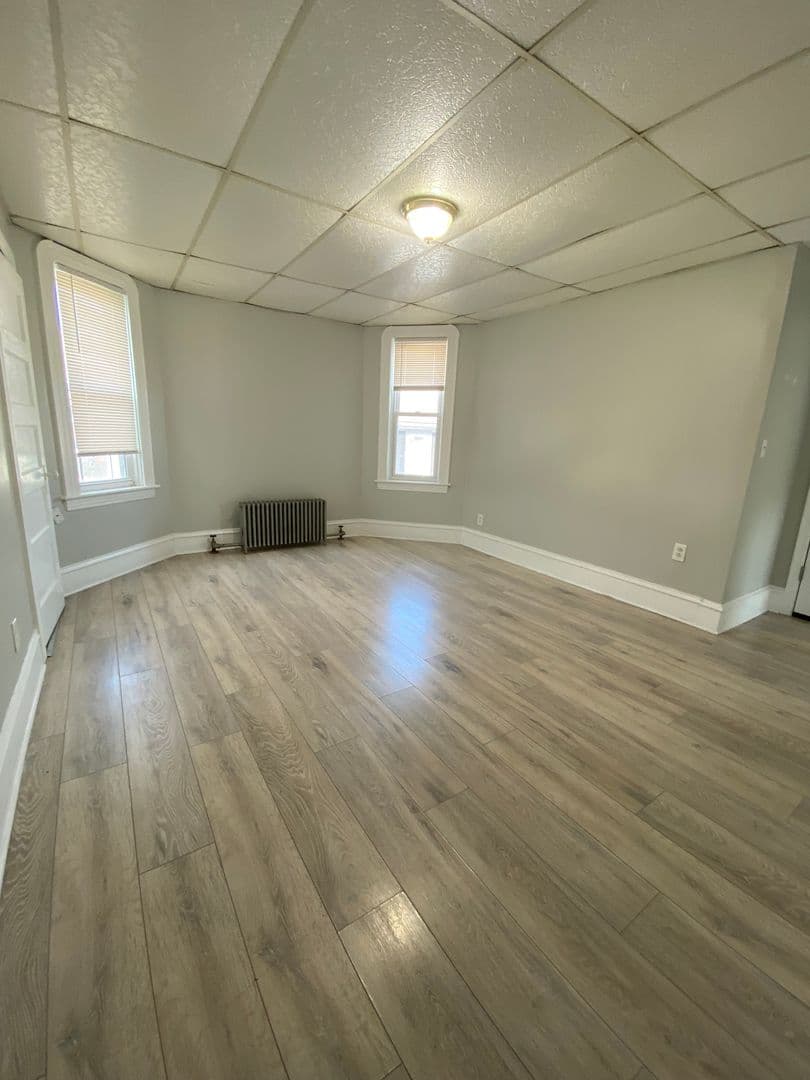 Fall River Apartment: 775 Plymouth Ave