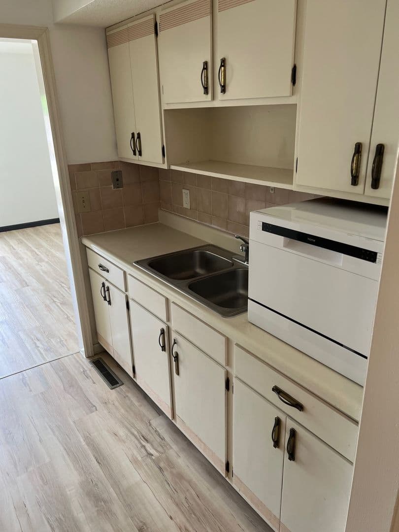 Urbana Condo: 1002 Harding Dr #304