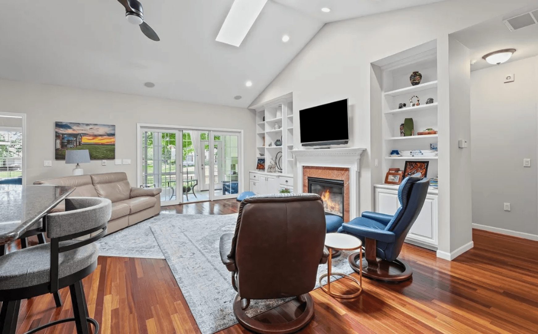 Champaign House: 1632 Cobblefield Rd