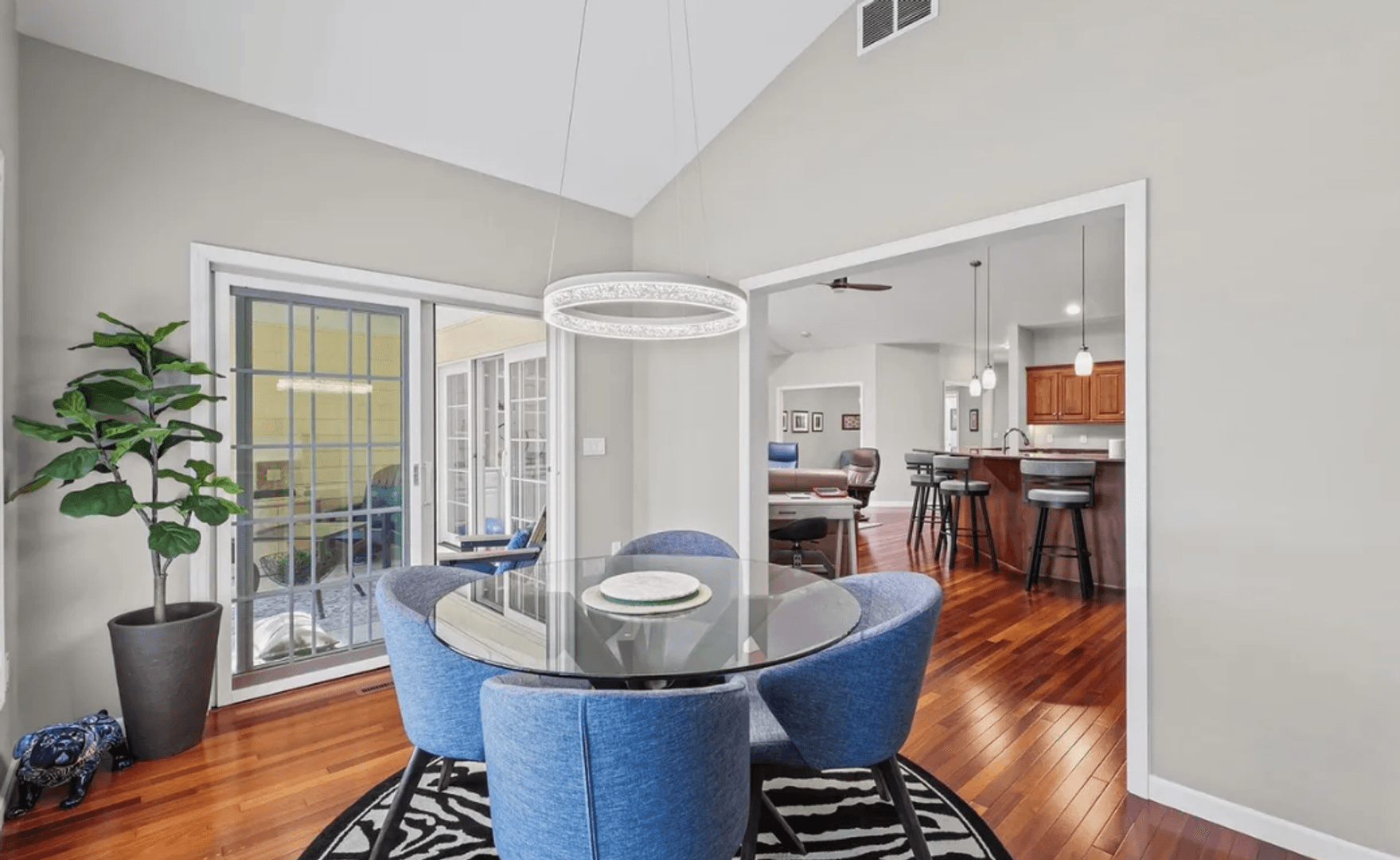 Champaign House: 1632 Cobblefield Rd