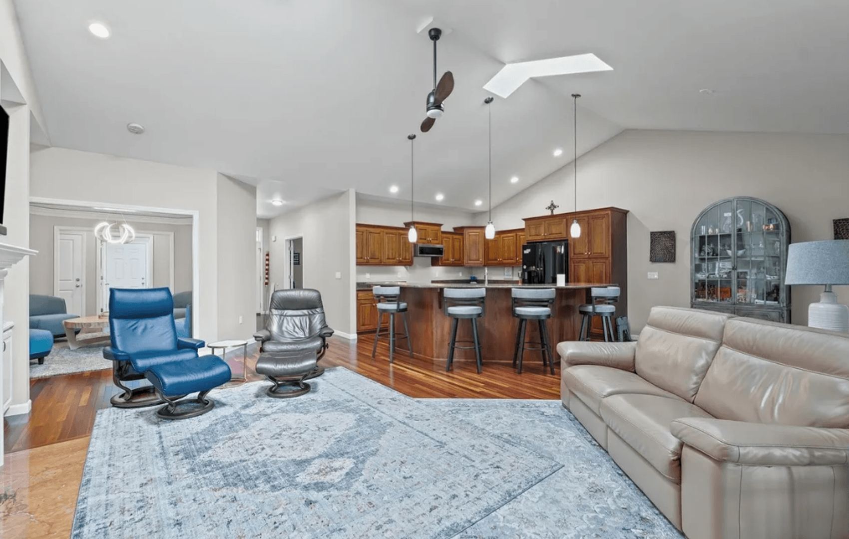 Champaign House: 1632 Cobblefield Rd