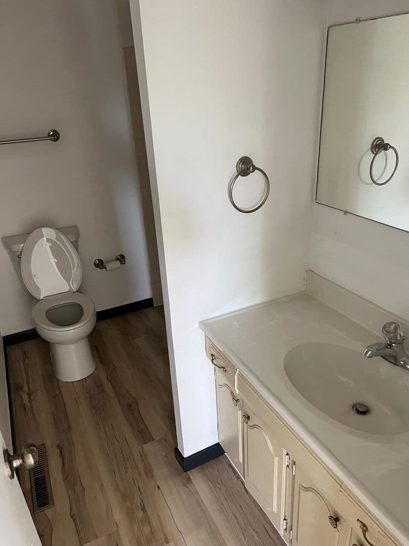 Urbana Condo: 1002 Harding Dr #304