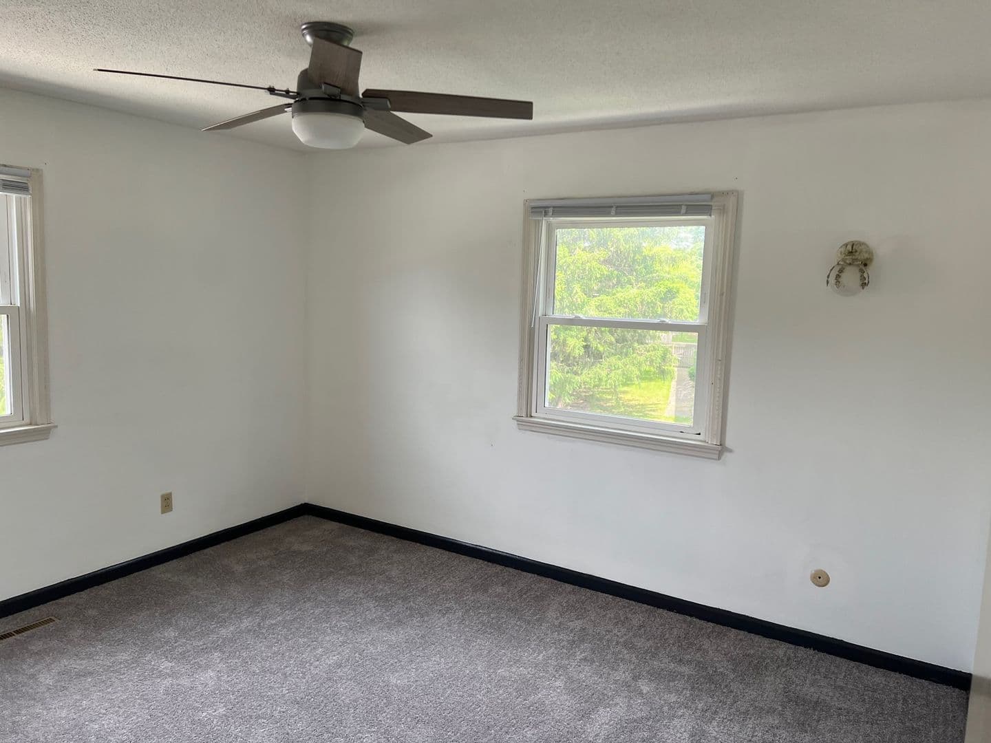 Urbana Condo: 1002 Harding Dr #304