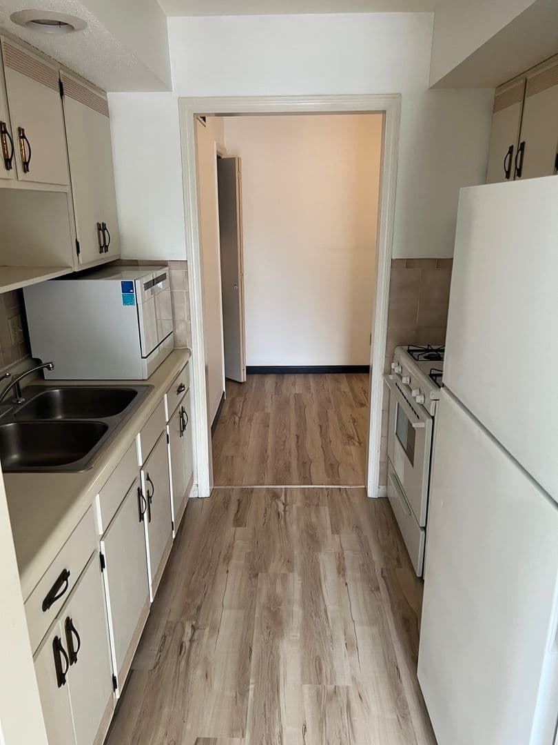 Urbana Condo: 1002 Harding Dr #304