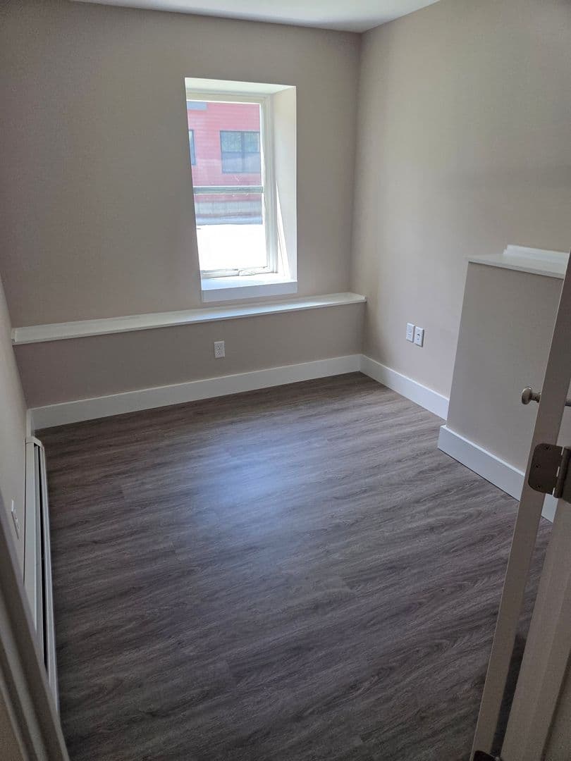 Winooski Apartment: 61 Malletts Bay Avenue