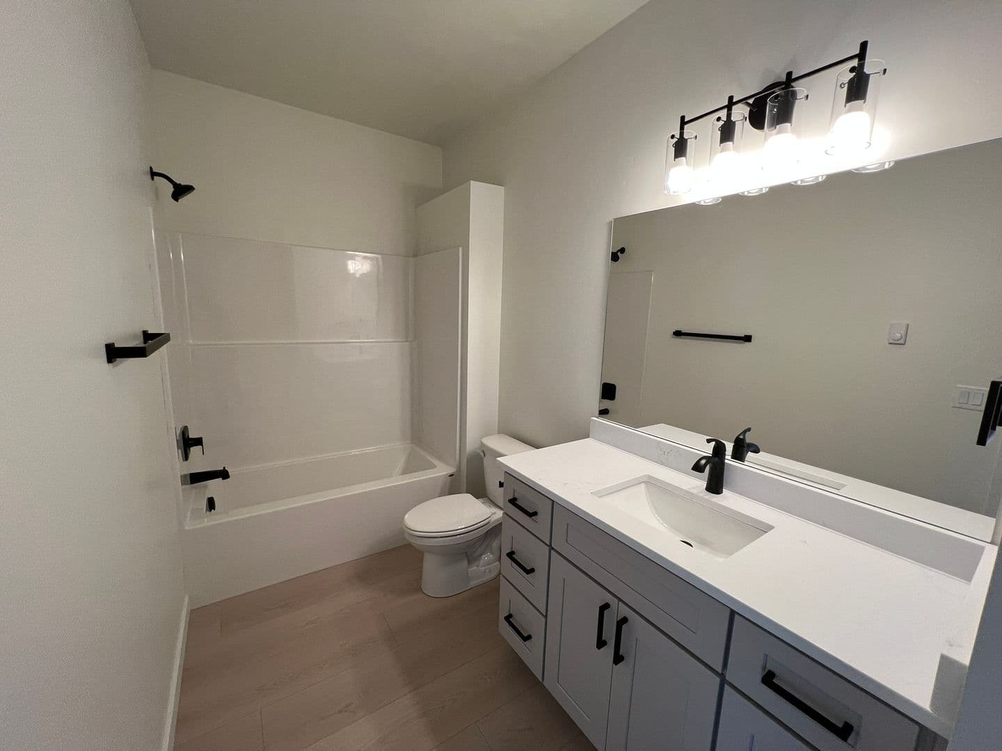 Coeur d Alene Apartment: 295 E Appleway Ave