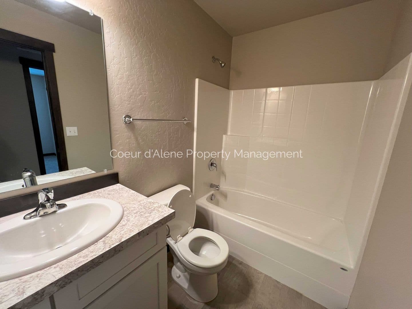 Post Falls House: 8334 Spokane St