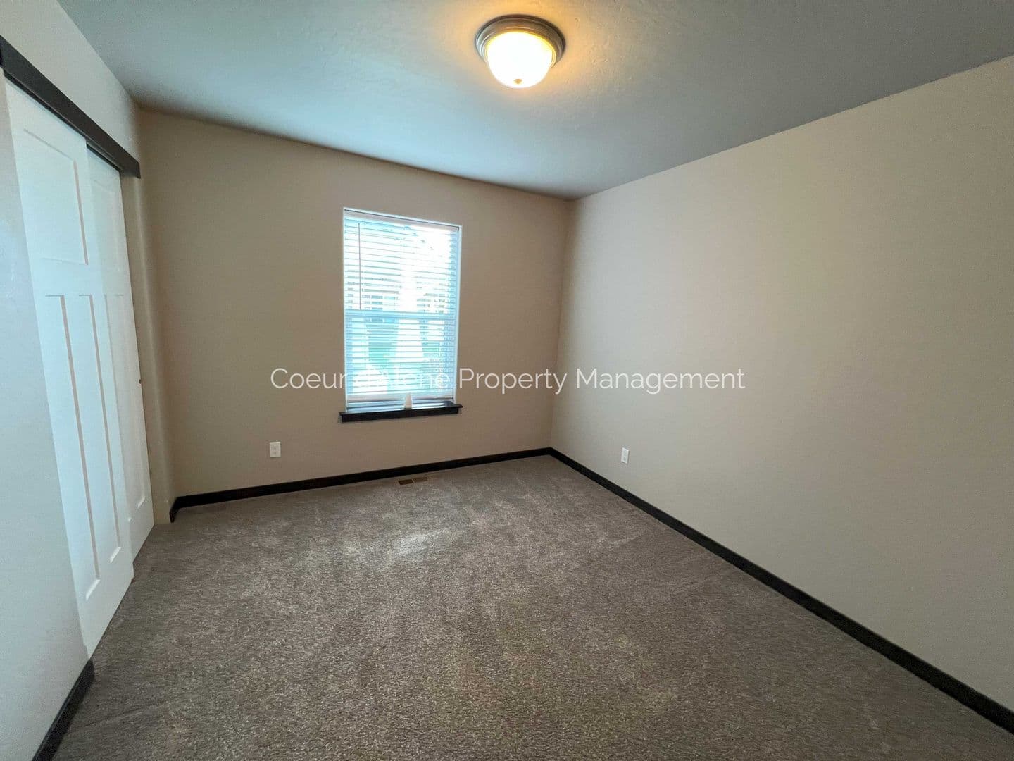 Post Falls House: 8334 Spokane St
