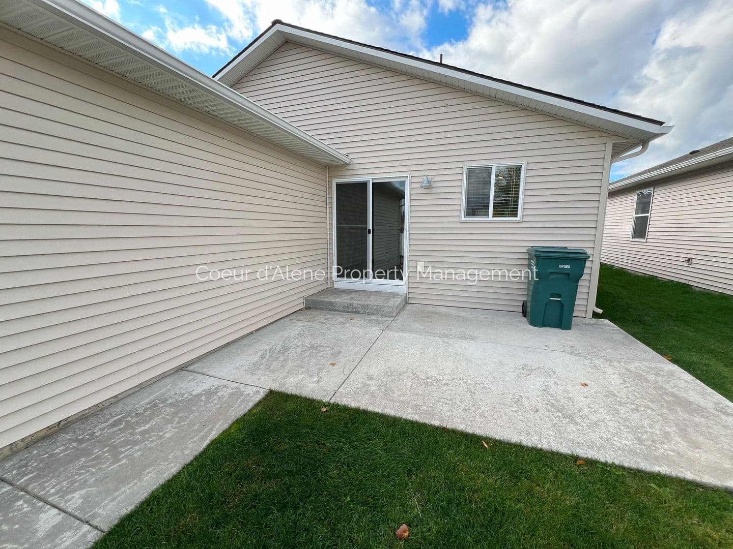 Post Falls House: 8334 Spokane St
