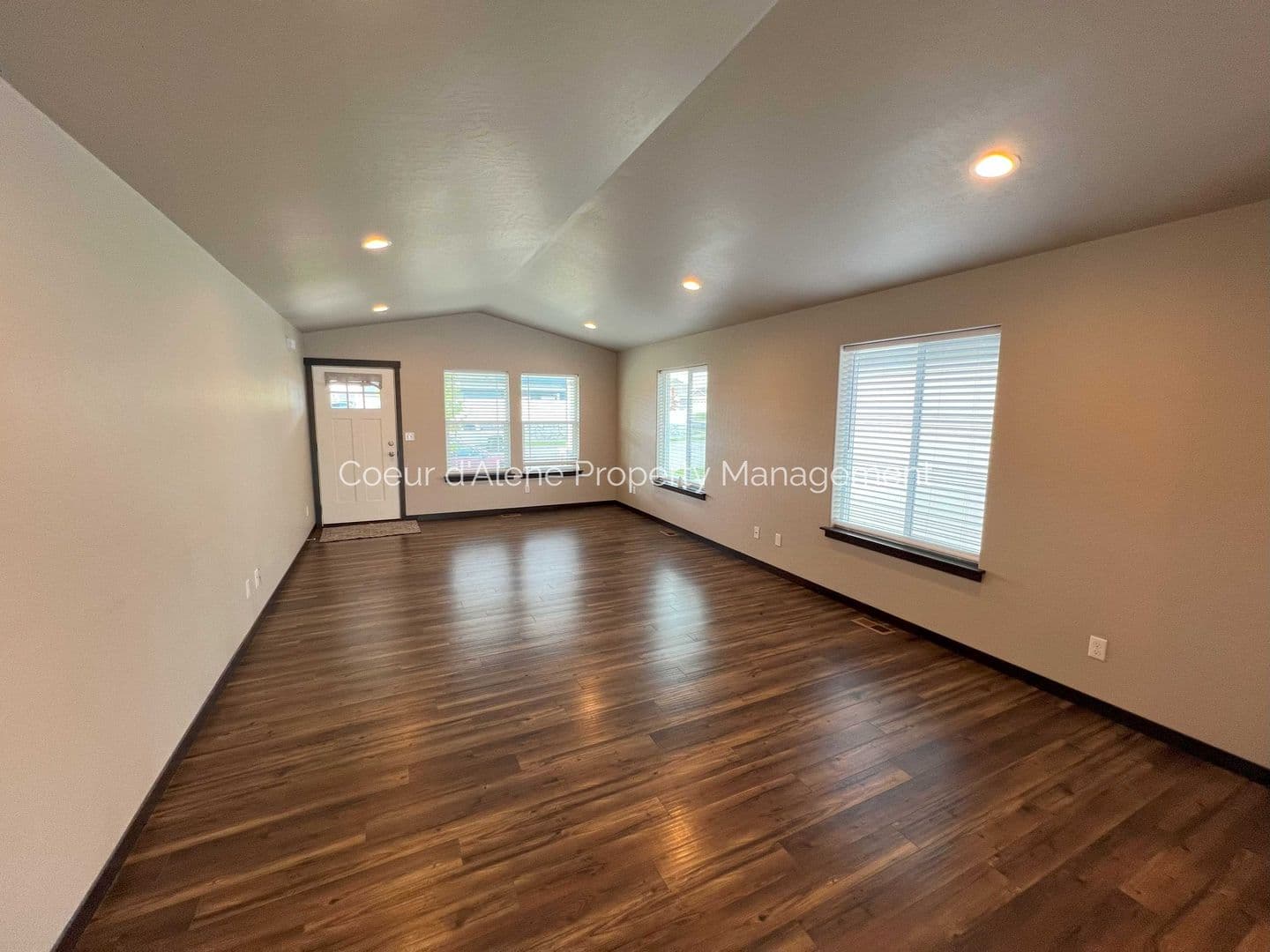 Post Falls House: 8334 Spokane St