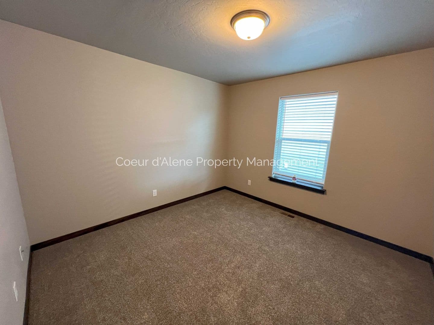 Post Falls House: 8334 Spokane St