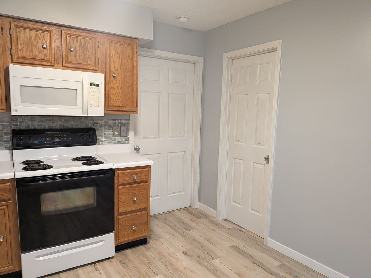 Columbia Condo: 4703 Brandon Woods St.