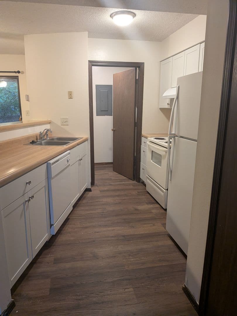 Columbia Apartment: 2411-2413 Kendallwood Rd