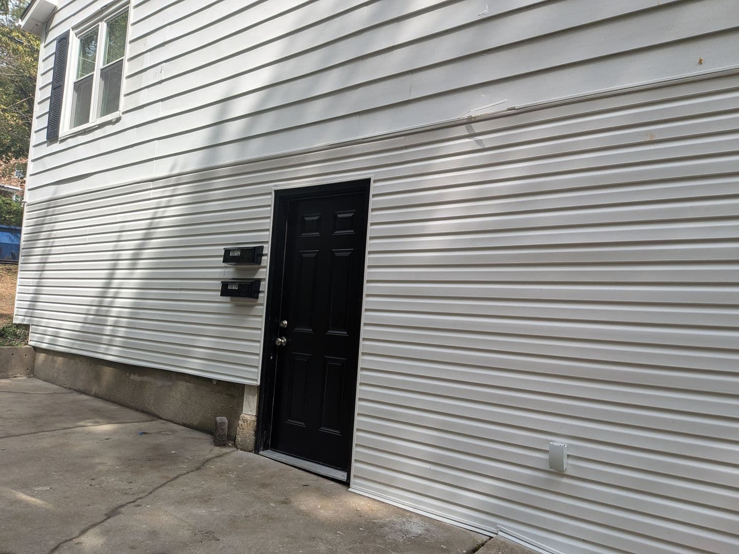 Jefferson City Apartment: 1012 E Capitol ave