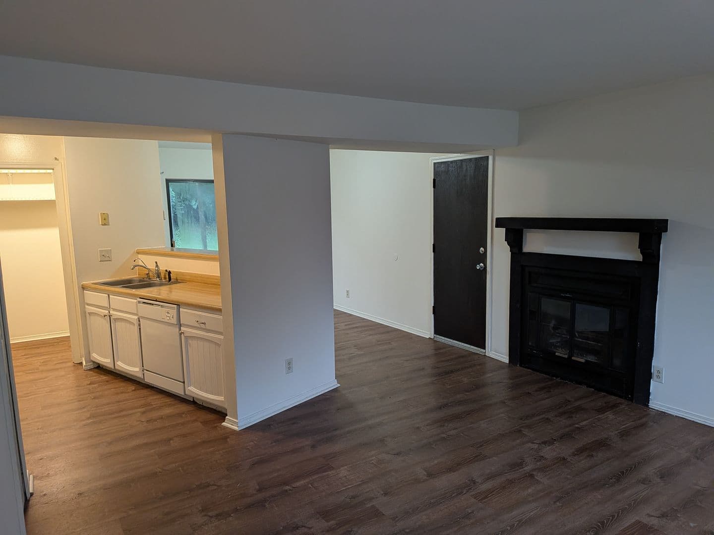 Columbia Apartment: 2411-2413 Kendallwood Rd