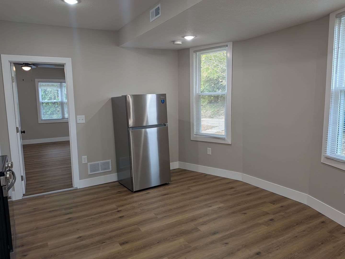 Jefferson City Apartment: 1012 E Capitol ave