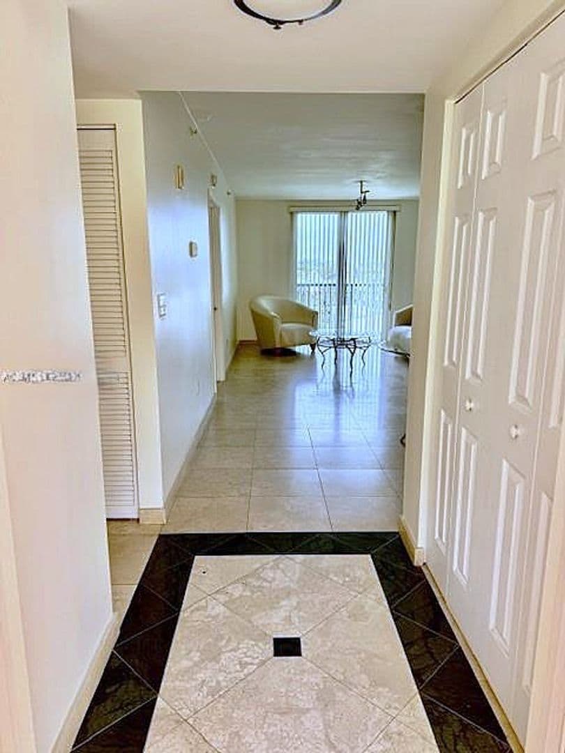 Surfside House: 8888 Collins