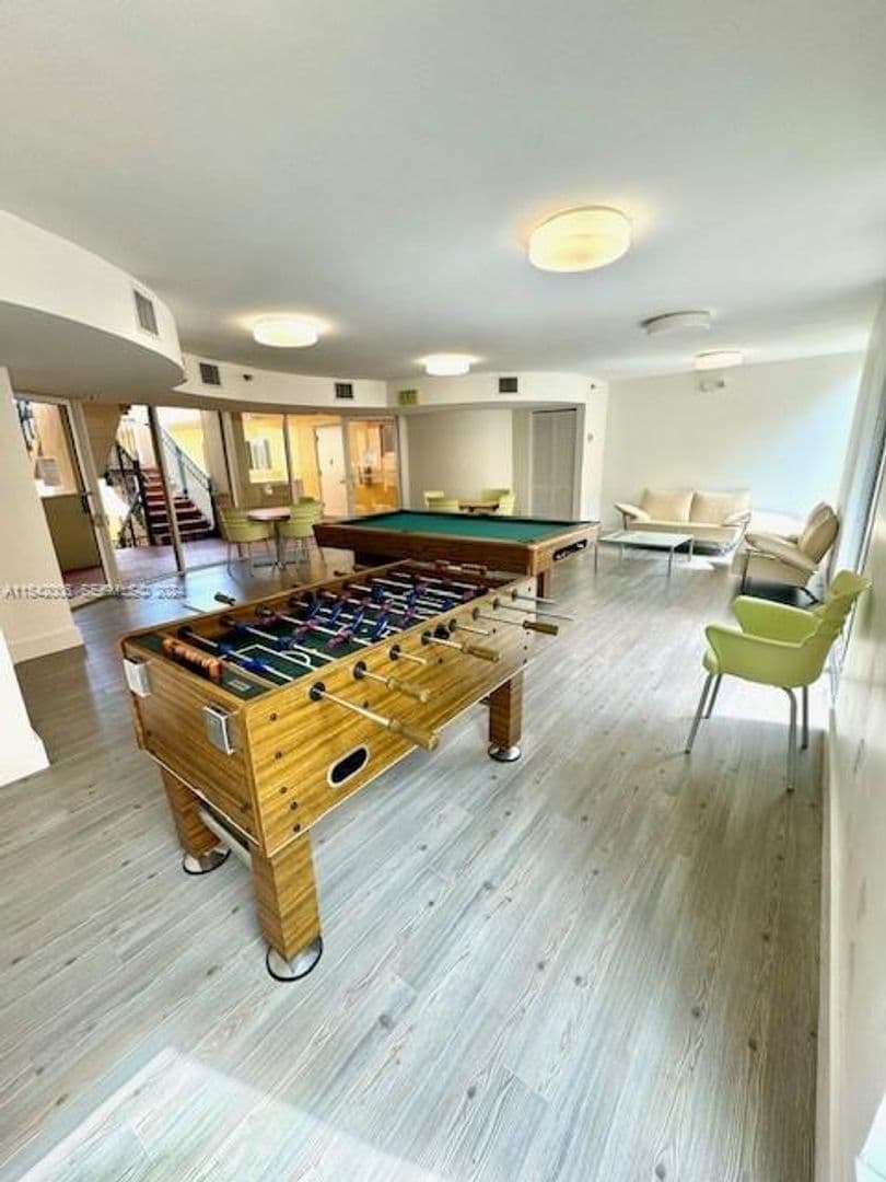 Surfside House: 8888 Collins