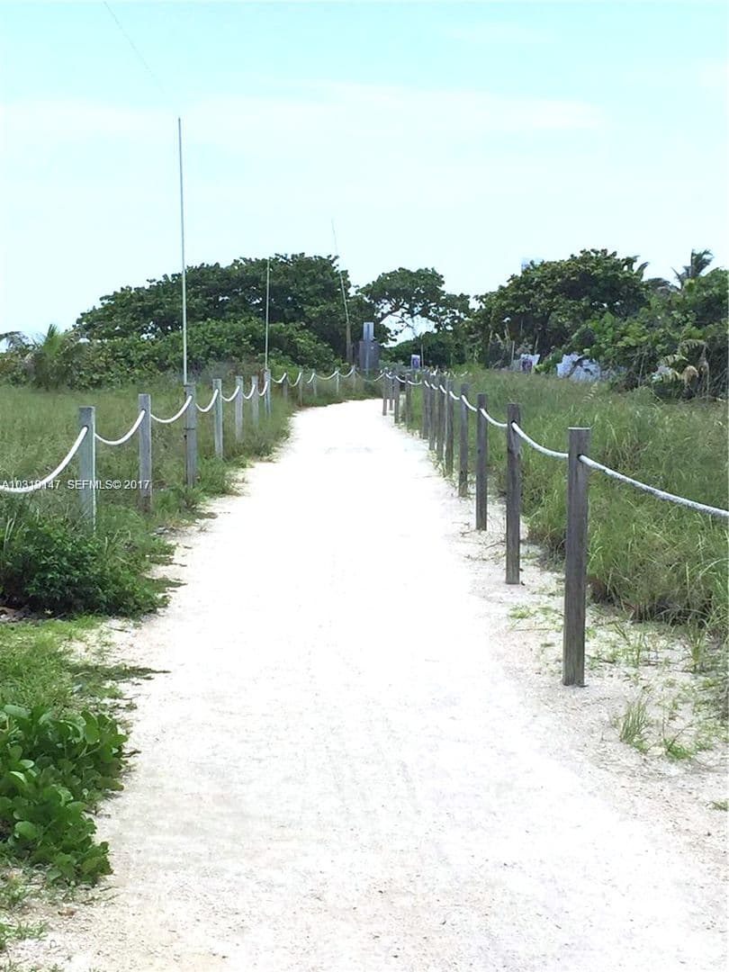 Surfside House: 8888 Collins